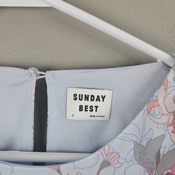 Aritizia Sunday Best Lillian Floral Dress Size Small - Picture 3 of 9